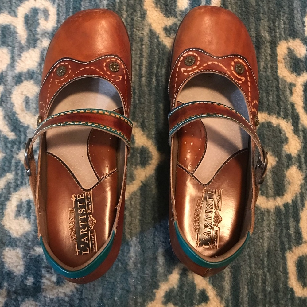 L’Artiste Women’s Shoe